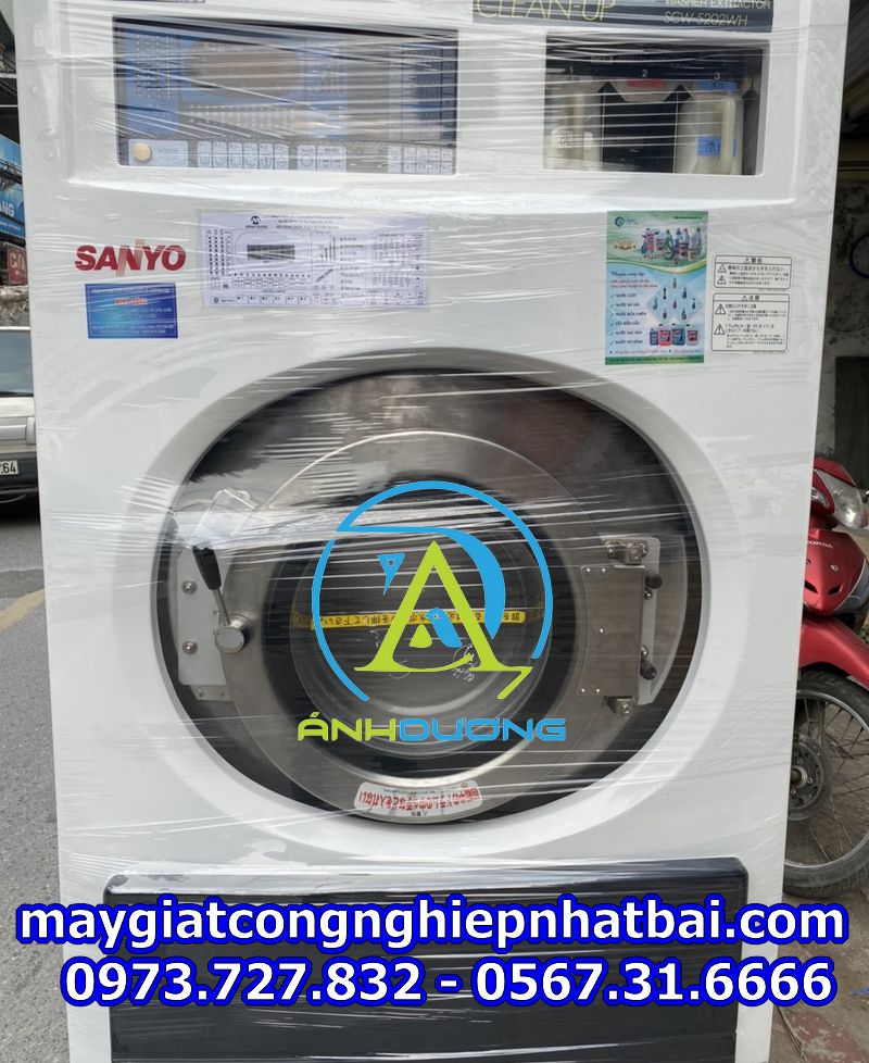 Máy giặt công nghiệp Sanyo 20kg SCW-5202WH chân mềm