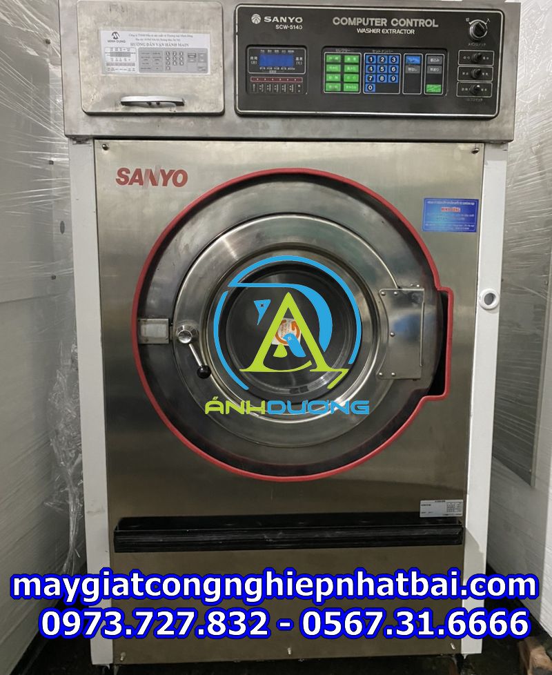 Máy giặt công nghiệp Sanyo 14kg Mặt Inox chân mềm
